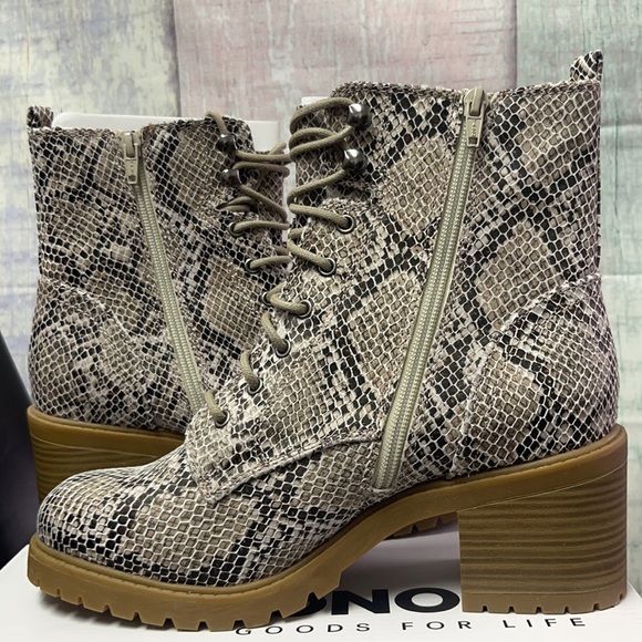 - Brand new Woman’s High Heeled Boots. - Picture 5 of 16